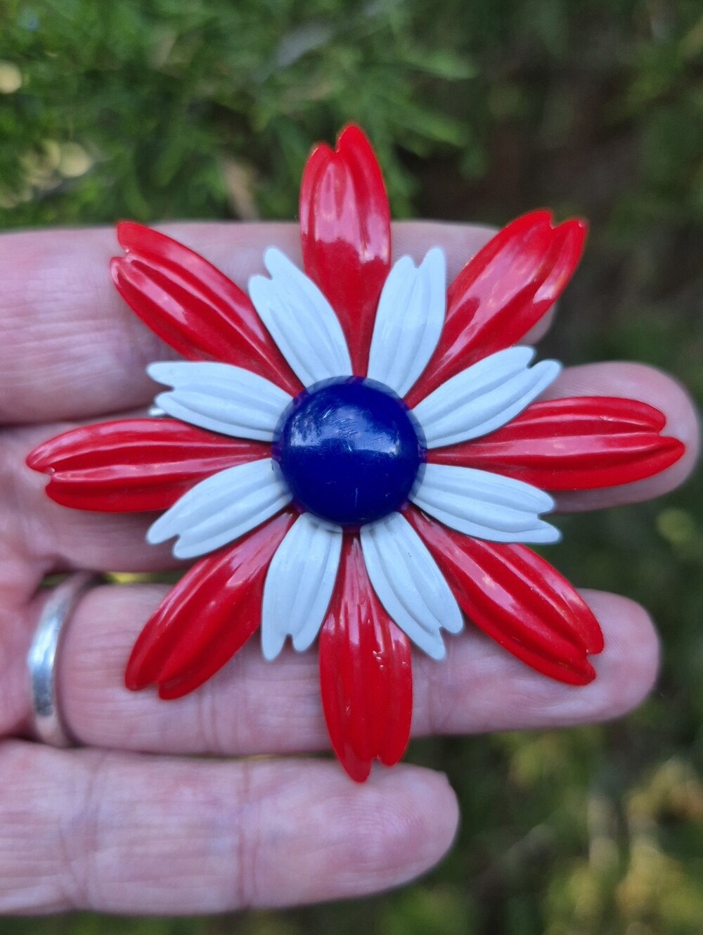 Vintage 1960s Patriotic Enamel Flower Power Brooch Red White Blue USA 2.5"
